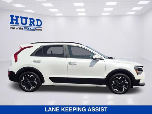 Used 2023 Kia Niro Wave w/ Wave Preserve Package FWD image 3