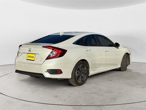 Used 2018 Honda Civic EX-T image 3