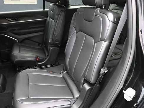 New 2026 Jeep Grand Cherokee L Limited AWD/4WD image 36