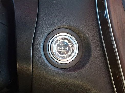 Used 2022 Mercedes-Benz GLC 300 4MATIC image 25