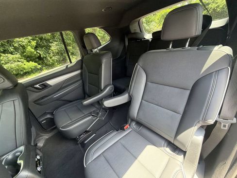 Used 2025 Buick Enclave Preferred FWD image 26