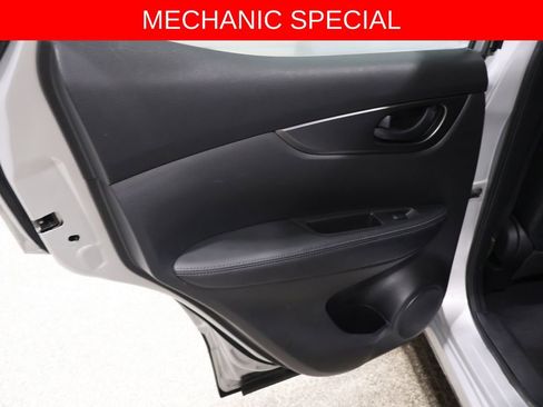 Used 2019 Nissan Rogue Sport S image 15