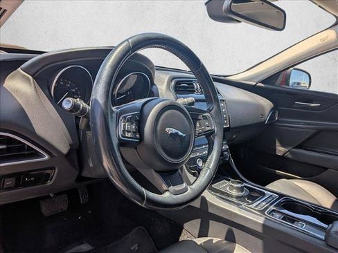 Used 2017 Jaguar XE RWD image 9