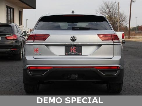 Used 2023 Volkswagen Atlas Cross Sport SE image 9