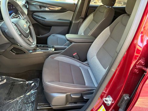 Used 2025 Chevrolet TrailBlazer LT image 23