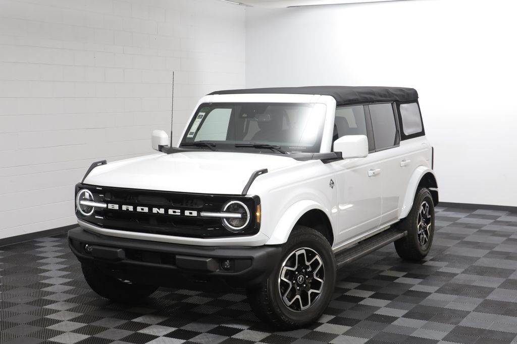 Used 2023 Ford Bronco Outer Banks AWD/4WD image 1