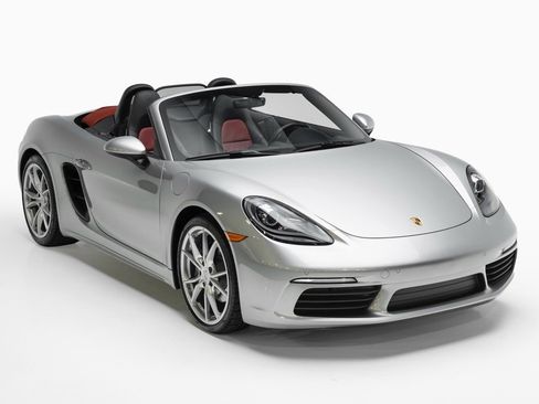 Used 2018 Porsche 718 Boxster image 6