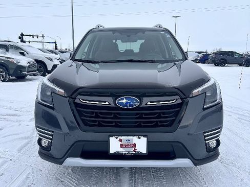 Used 2023 Subaru Forester Touring image 3