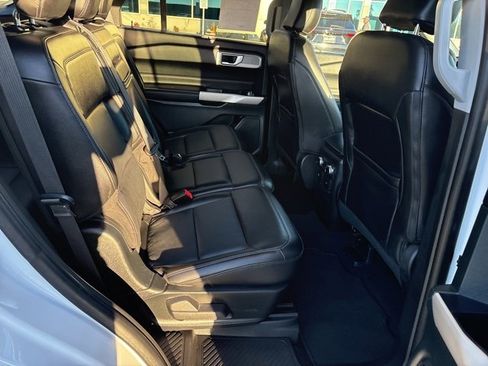 Used 2024 Ford Explorer Limited image 5