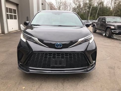 Certified 2022 Toyota Sienna XSE w/ XSE Plus Package image 2