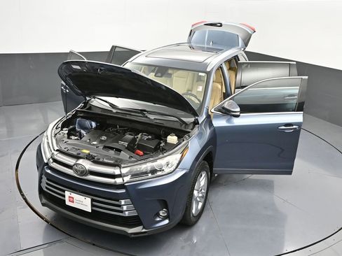 Certified 2019 Toyota Highlander Limited Platinum image 51