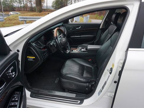 Used 2016 Kia K900 Luxury w/ Luxury VIP Package image 2