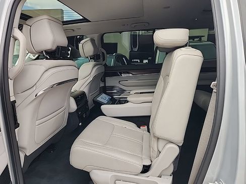 Used 2024 Jeep Grand Wagoneer Series I AWD/4WD image 3