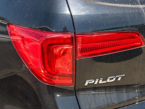 Used 2016 Honda Pilot Touring image 11