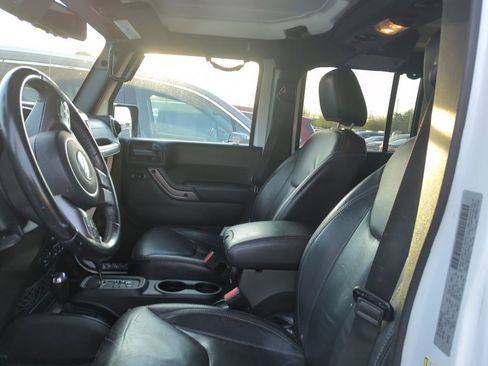 Used 2018 Jeep Wrangler Unlimited Sahara image 6