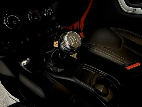 Used 2015 Jeep Wrangler Unlimited Rubicon image 22