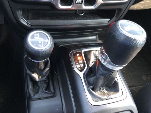 Used 2020 Jeep Wrangler Unlimited Sport image 16