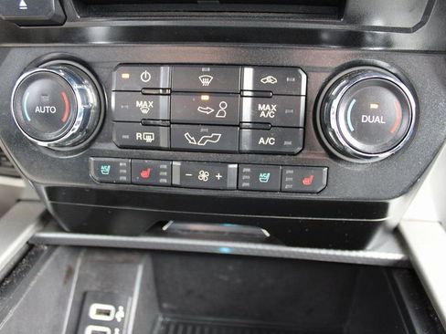 Used 2017 Ford F150 Lariat image 28