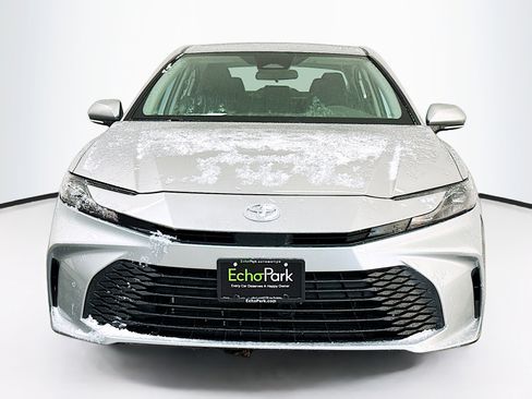Used 2025 Toyota Camry LE image 2