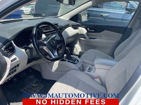 Used 2022 Nissan Rogue Sport SV AWD/4WD image 2