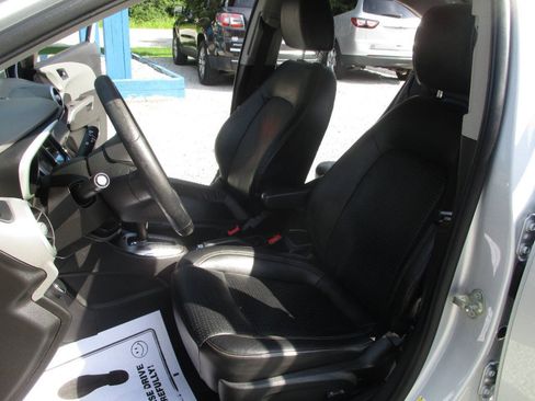 Used 2018 Chevrolet Sonic Premier FWD image 17