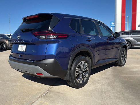 Used 2023 Nissan Rogue SV image 8