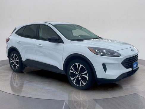 Used 2022 Ford Escape SE w/ SE Sport Appearance Package image 9