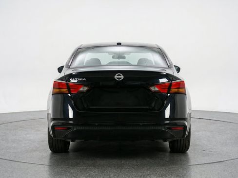 Used 2025 Nissan Altima 2.5 SV FWD image 7