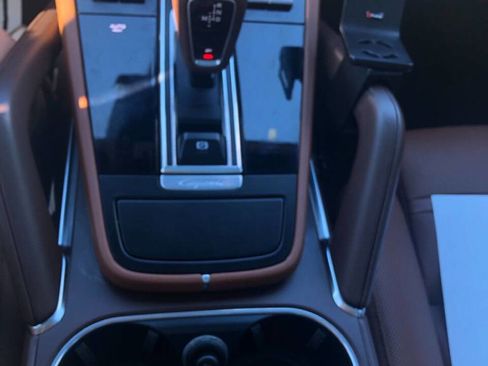 Used 2019 Porsche Cayenne Turbo w/ Sportdesign Package image 32