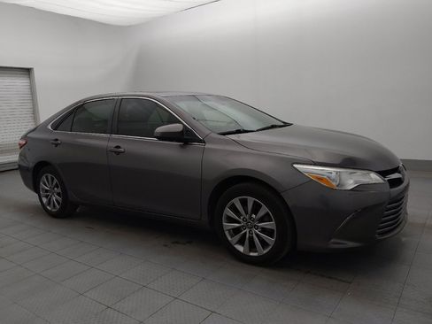 Used 2017 Toyota Camry XLE w/ Moonroof Package image 11
