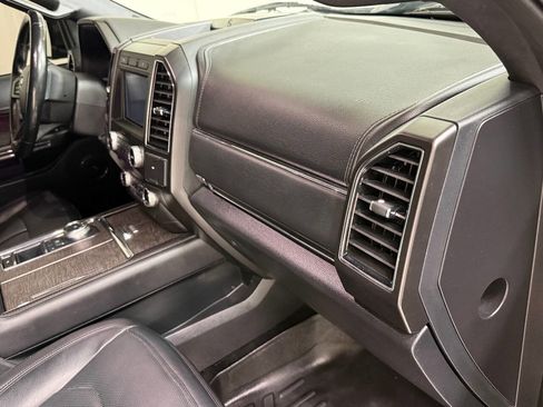 Used 2018 Ford Expedition Limited image 40