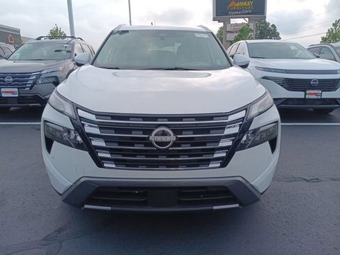 Used 2025 Nissan Rogue SL AWD/4WD image 6