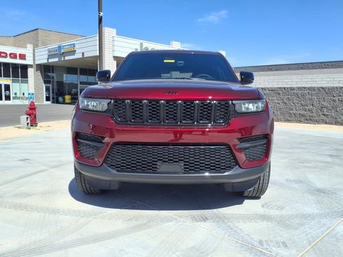 New 2025 Jeep Grand Cherokee Altitude image 2