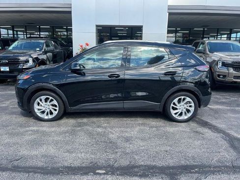 Used 2023 Chevrolet Bolt EUV LT w/ Driver Confidence Package FWD image 3