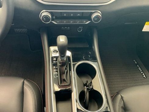New 2025 Nissan Altima 2.5 SR image 11