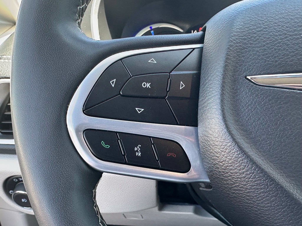 Used 2024 Chrysler Pacifica Limited FWD image 26