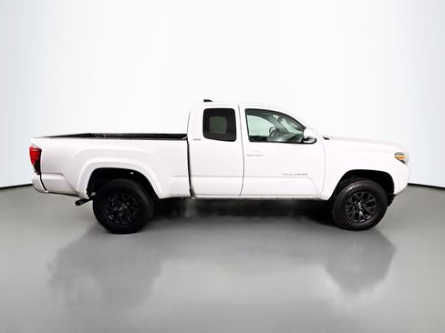Used 2022 Toyota Tacoma SR5 w/ Technology Package RWD image 11