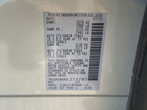 Used 2025 Nissan Pathfinder SV FWD image 32