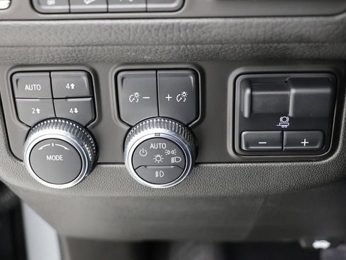 Used 2024 GMC Yukon XL Denali image 30