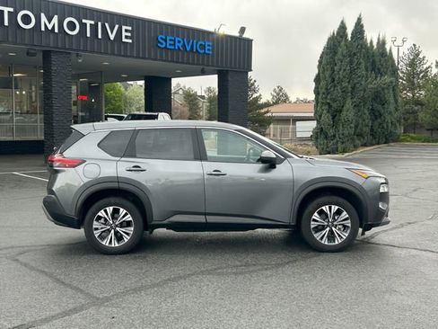 Used 2023 Nissan Rogue SV AWD/4WD image 2