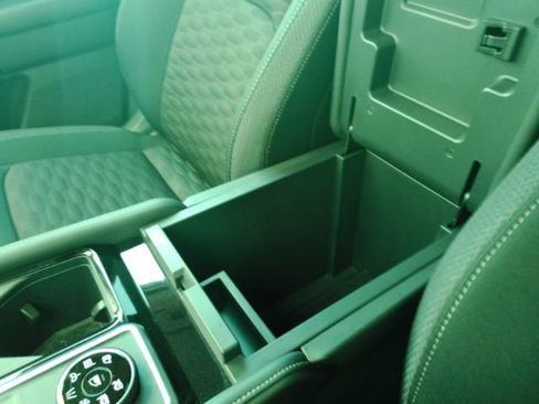 Used 2024 Nissan Pathfinder SV image 50