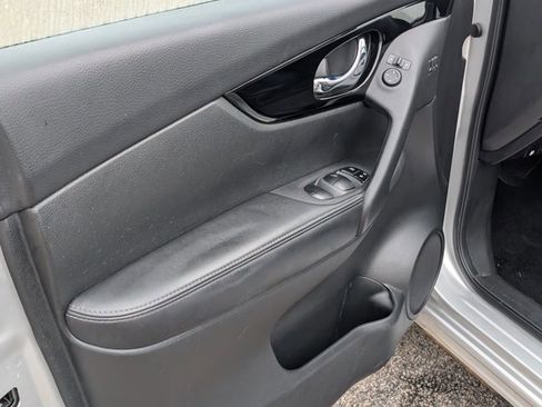 Used 2022 Nissan Rogue Sport SV w/ Technology Package image 14