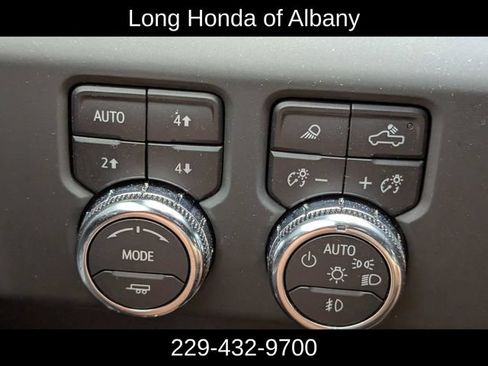 Used 2025 GMC Sierra 2500 AT4 w/ AT4 Premium Plus Package AWD/4WD image 28