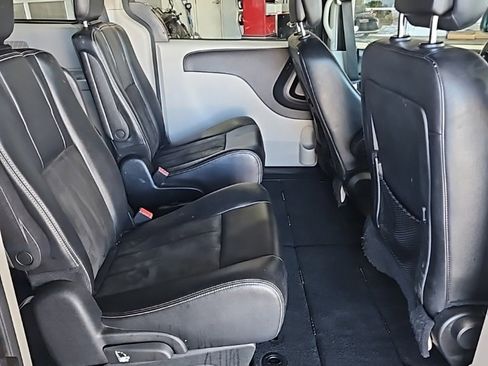 Used 2019 Dodge Grand Caravan SXT image 14