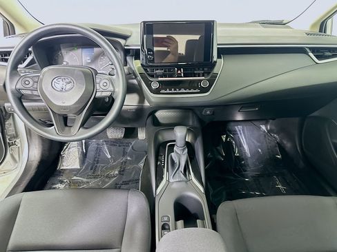 Used 2025 Toyota Corolla LE image 18