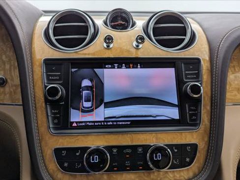 Used 2019 Bentley Bentayga AWD/4WD image 30