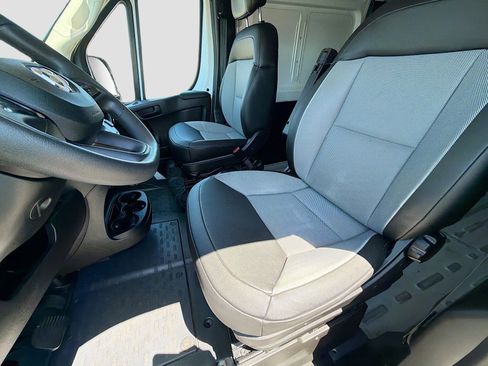 Used 2025 RAM ProMaster 2500 w/ Convenience Group FWD image 11