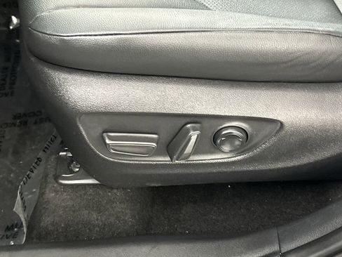 Used 2025 Toyota Grand Highlander AWD image 19