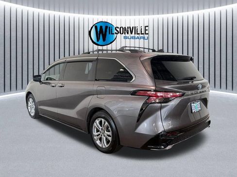Used 2022 Toyota Sienna XSE w/ XSE Plus Package AWD/4WD image 9