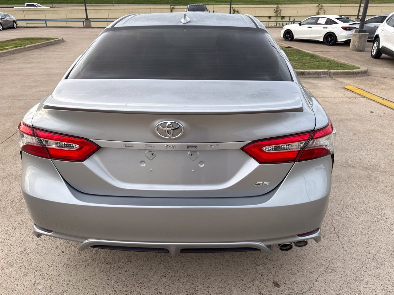 Used 2019 Toyota Camry SE FWD image 9